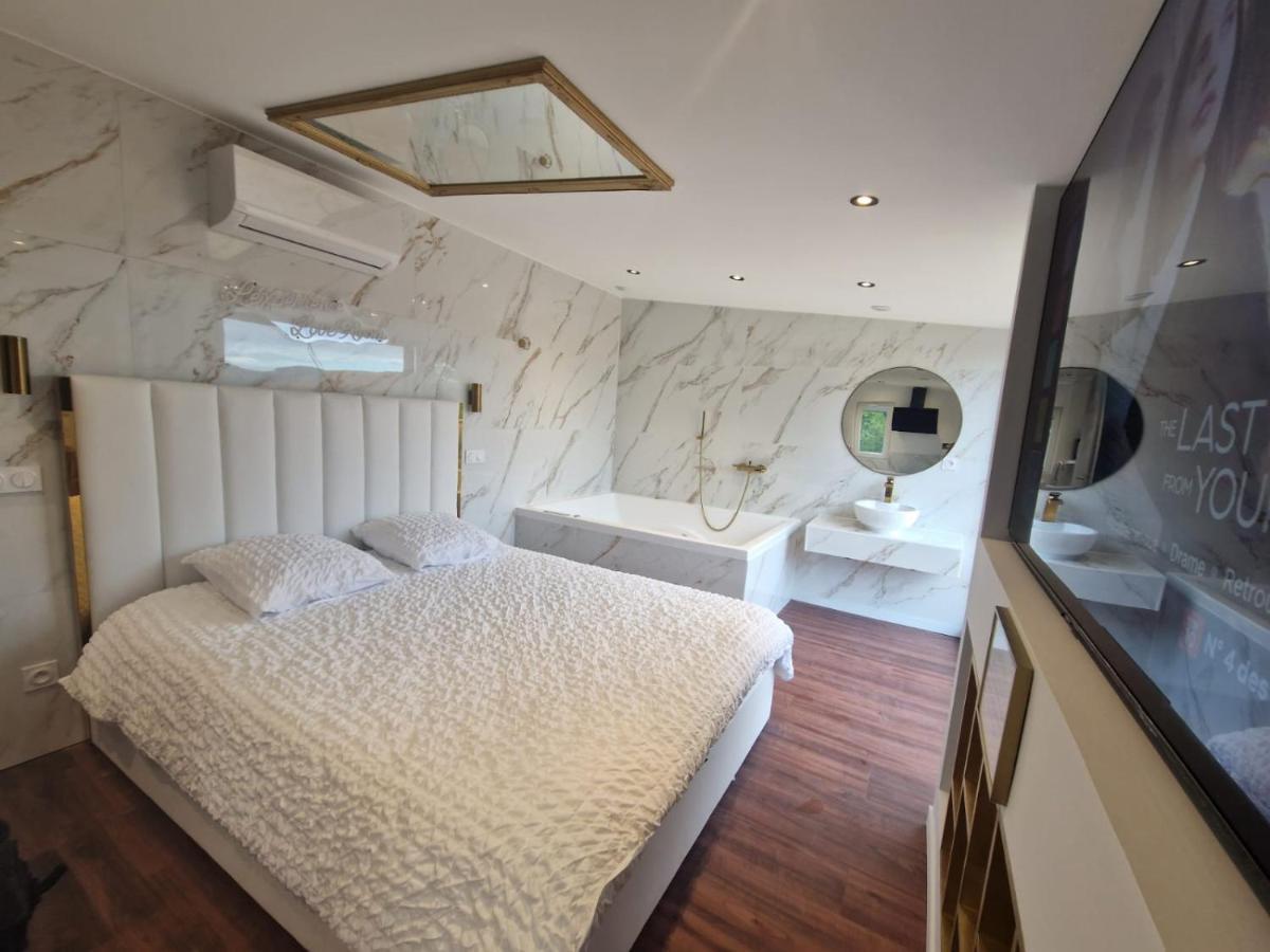 L'Experience Love Room Saint-Jean-Bonnefonds Екстер'єр фото