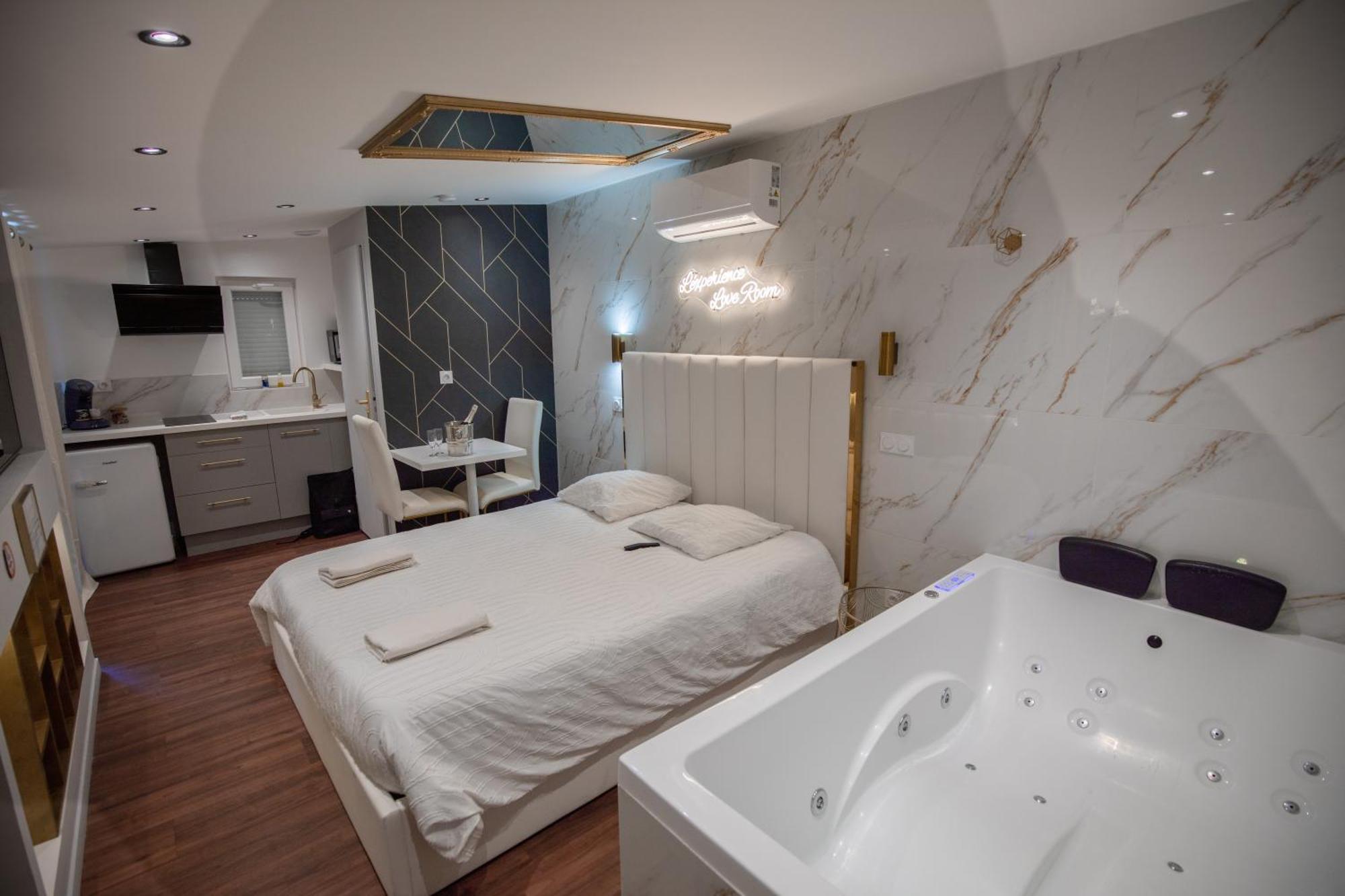 L'Experience Love Room Saint-Jean-Bonnefonds Екстер'єр фото