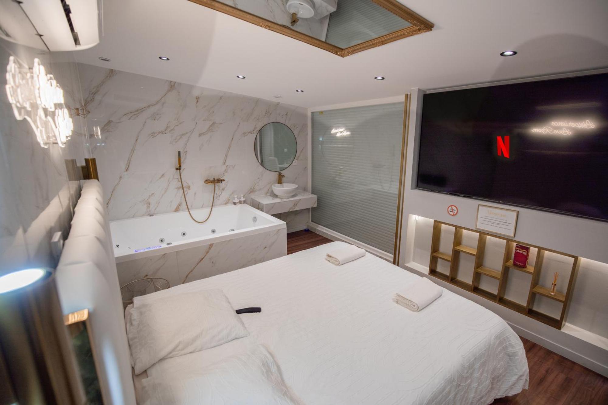 L'Experience Love Room Saint-Jean-Bonnefonds Екстер'єр фото
