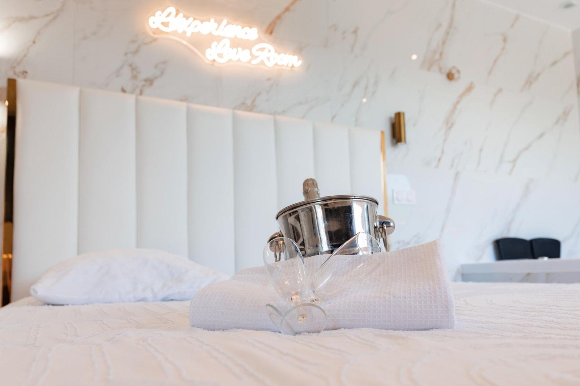 L'Experience Love Room Saint-Jean-Bonnefonds Екстер'єр фото