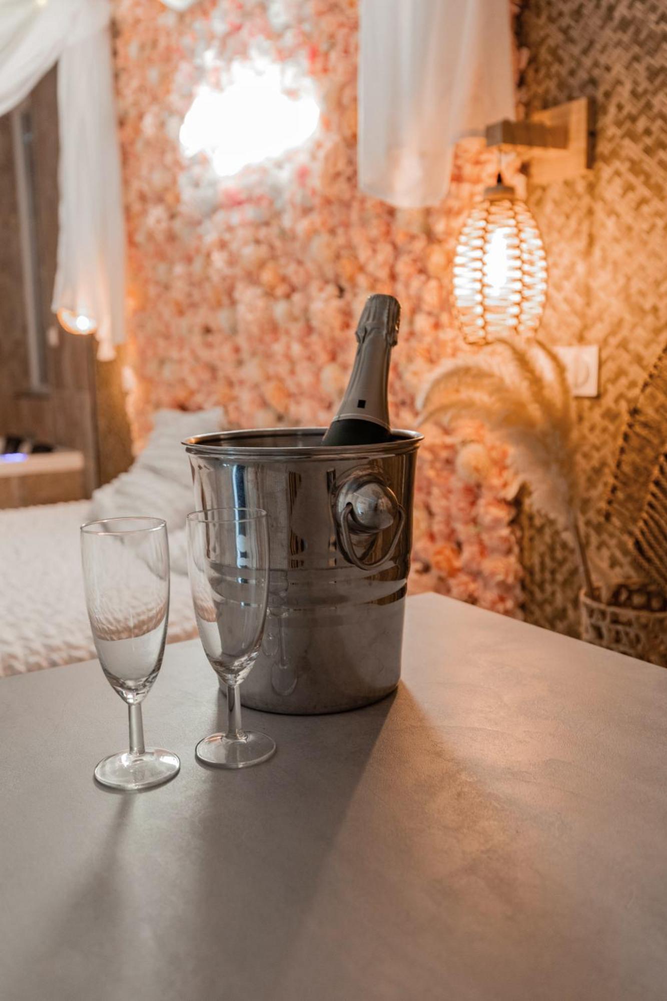 L'Experience Love Room Saint-Jean-Bonnefonds Екстер'єр фото